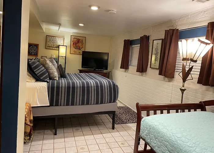 Ray's Bucktown Bed & Breakfast 3*