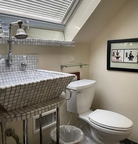 Ray's Bucktown Bed & Breakfast 3*