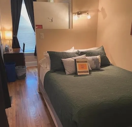 Ray's Bucktown Bed & Breakfast 3*