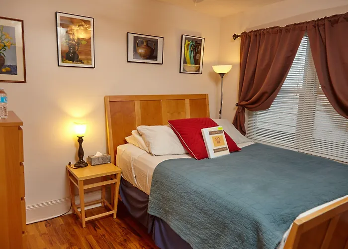 Ray's Bucktown Bed & Breakfast 3*